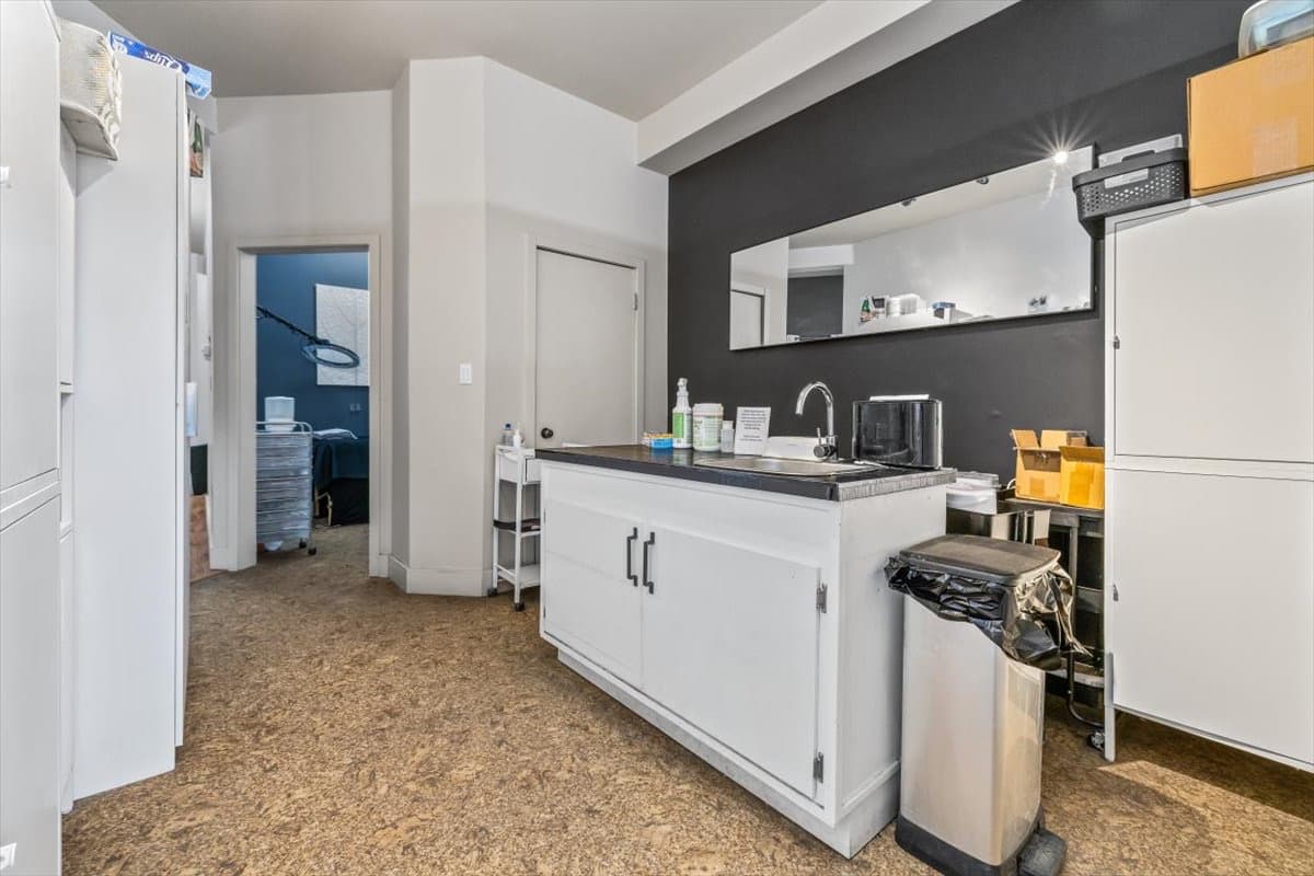 10403 122 Street NW 4